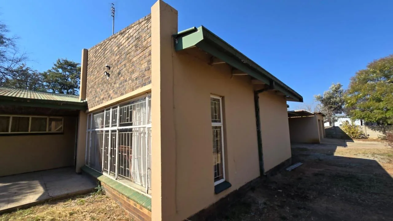 3 Bedroom House for sale in Roosheuwel Ext 2