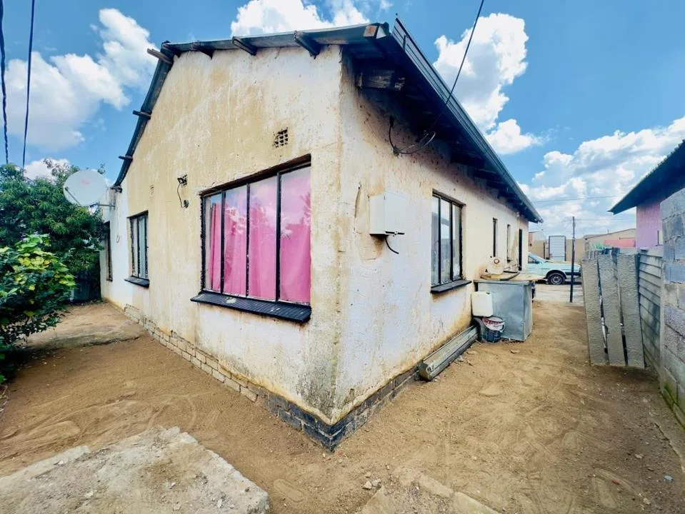 4 Bedroom House for sale in Orange Farm