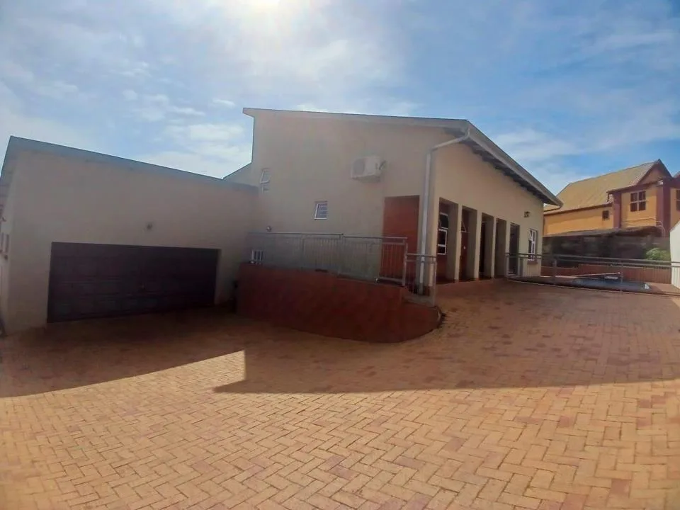 4 Bedroom House to rent in Meer En See