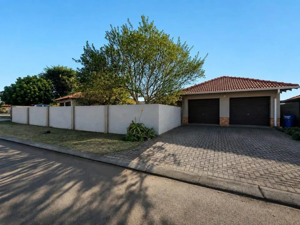 3 Bedroom House for sale in Waterkloof East