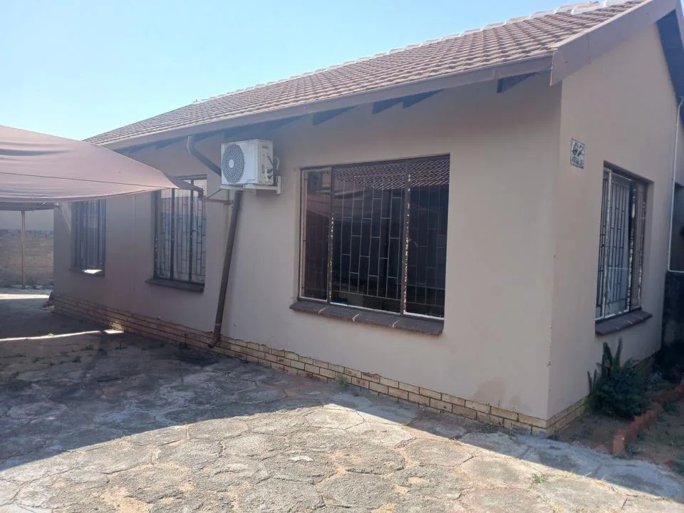 3 Bedroom House for sale in Tlhabane West