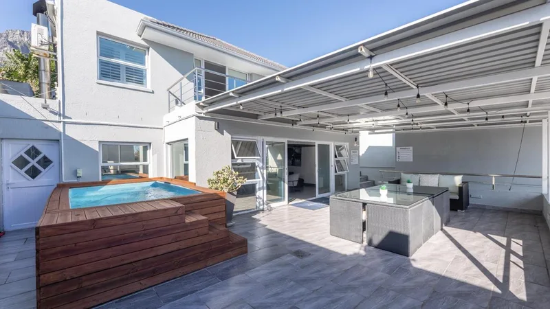 4 Bedroom Apartment / flat to rent in Camps Bay