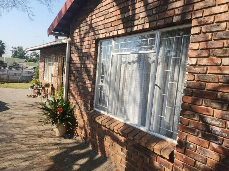 4 Bedroom House for sale in Geelhoutpark