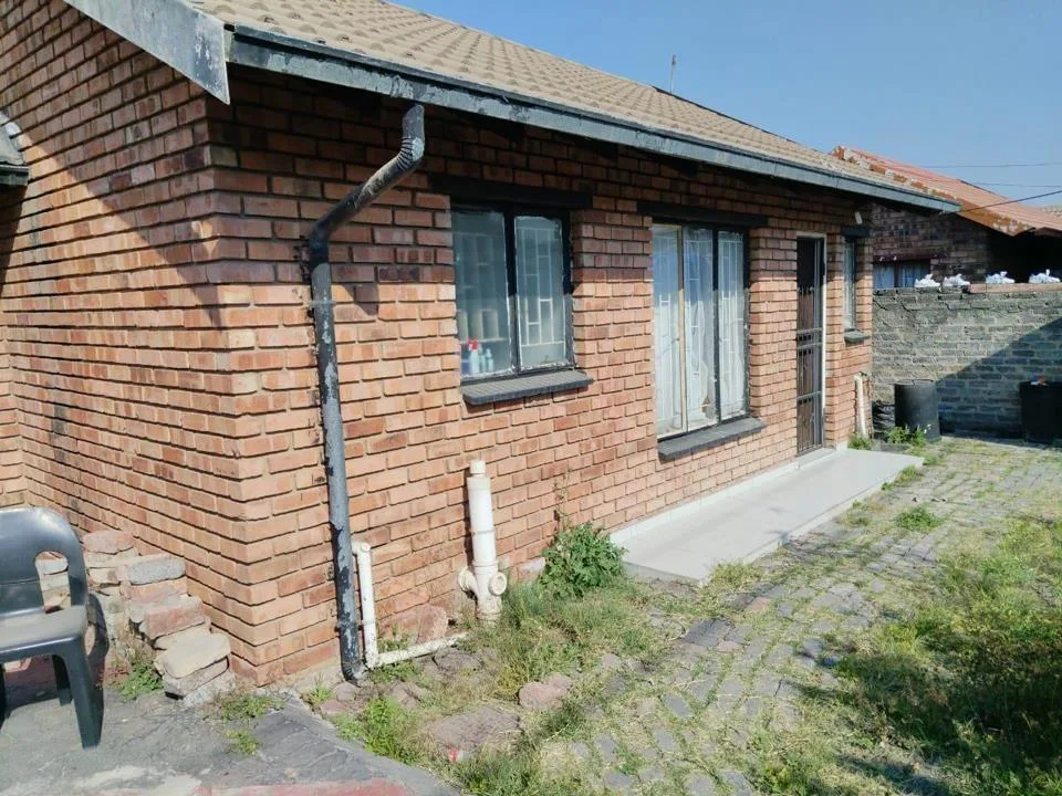2 Bedroom House for sale in Boitekong Ext 3