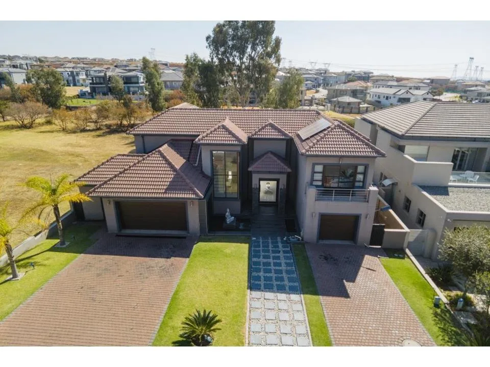 4 Bedroom House to rent in Blue Valley Golf Estate