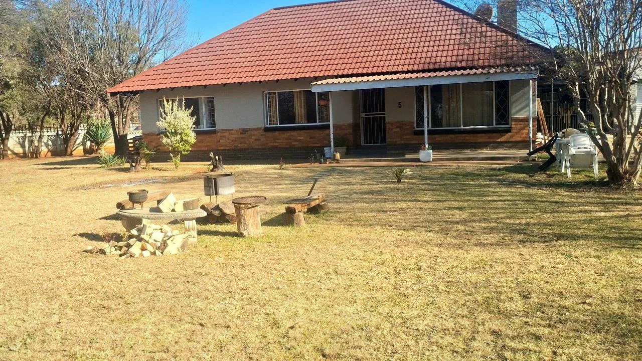 3 Bedroom House for sale in Stilfontein Ext 4