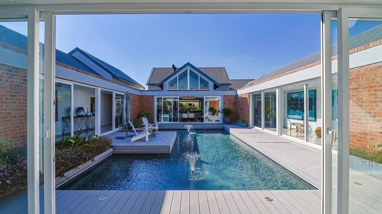 4 Bedroom House for sale in The Coves