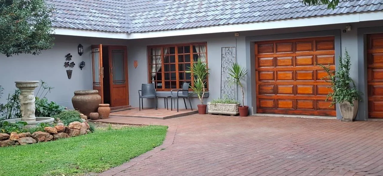 4 Bedroom House for sale in Oewersig