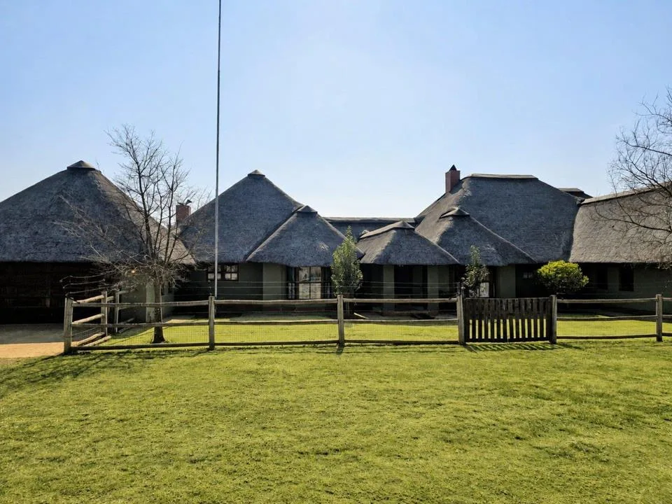 5 Bedroom House for sale in Letamo Game Farm