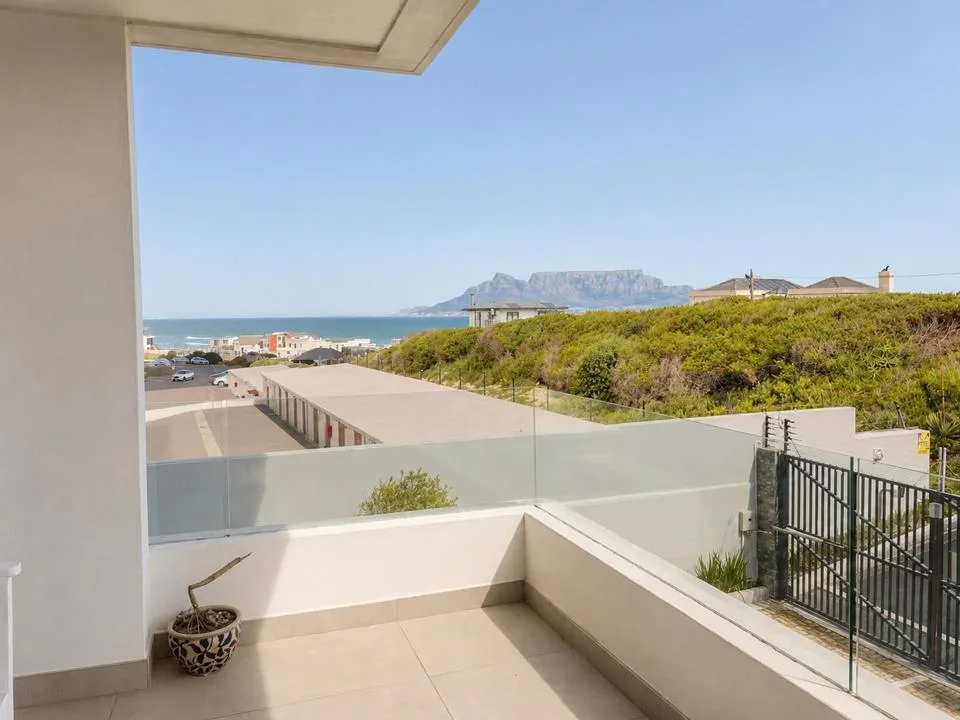 2 Bedroom Apartment / flat to rent in Bloubergstrand