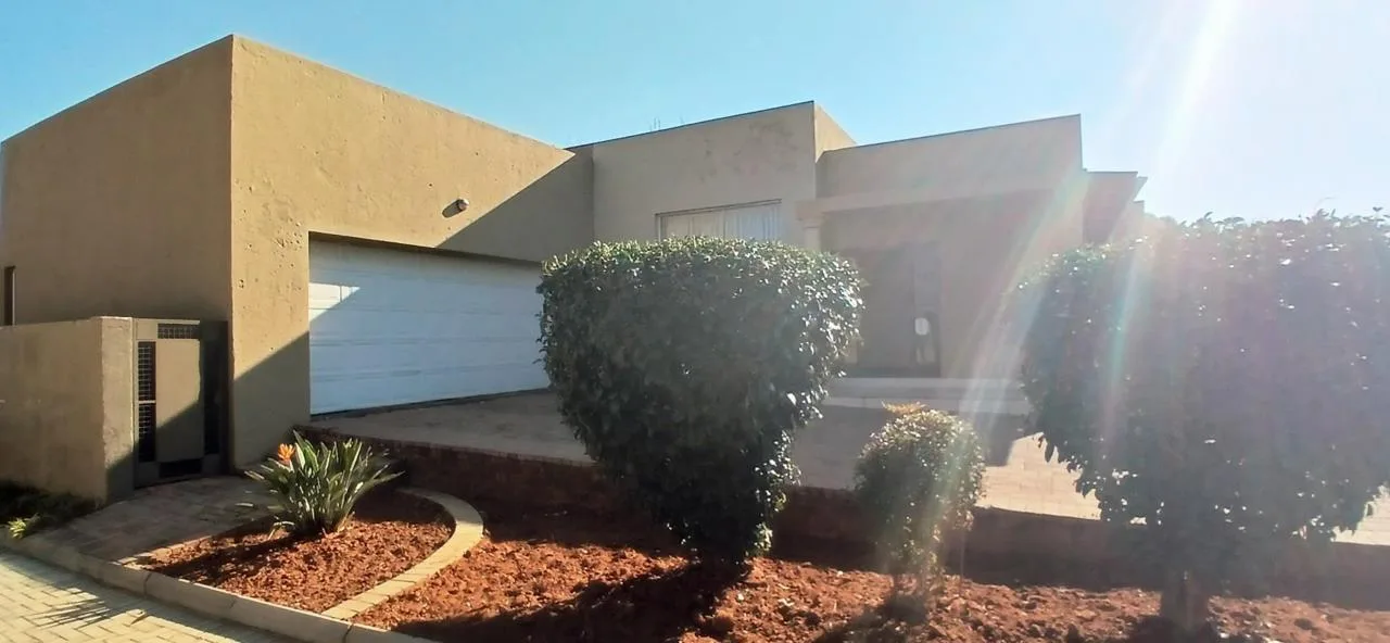 3 Bedroom Townhouse for sale in Wilkoppies