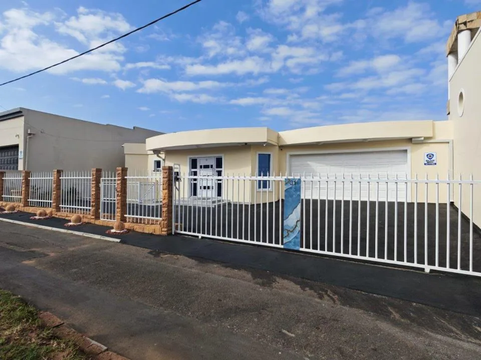 2 Bedroom House to rent in Ocean View