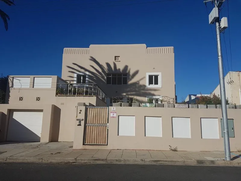 4 Bedroom Apartment / flat to rent in Muizenberg