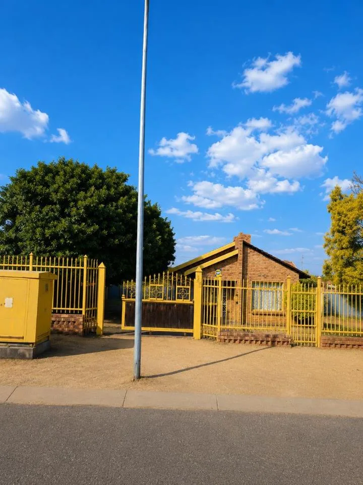 3 Bedroom House for sale in Elandsrand