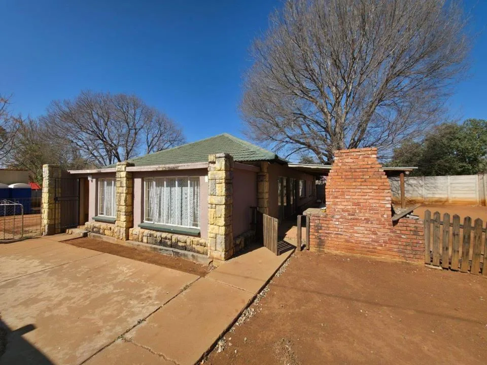 3 Bedroom House for sale in Stilfontein