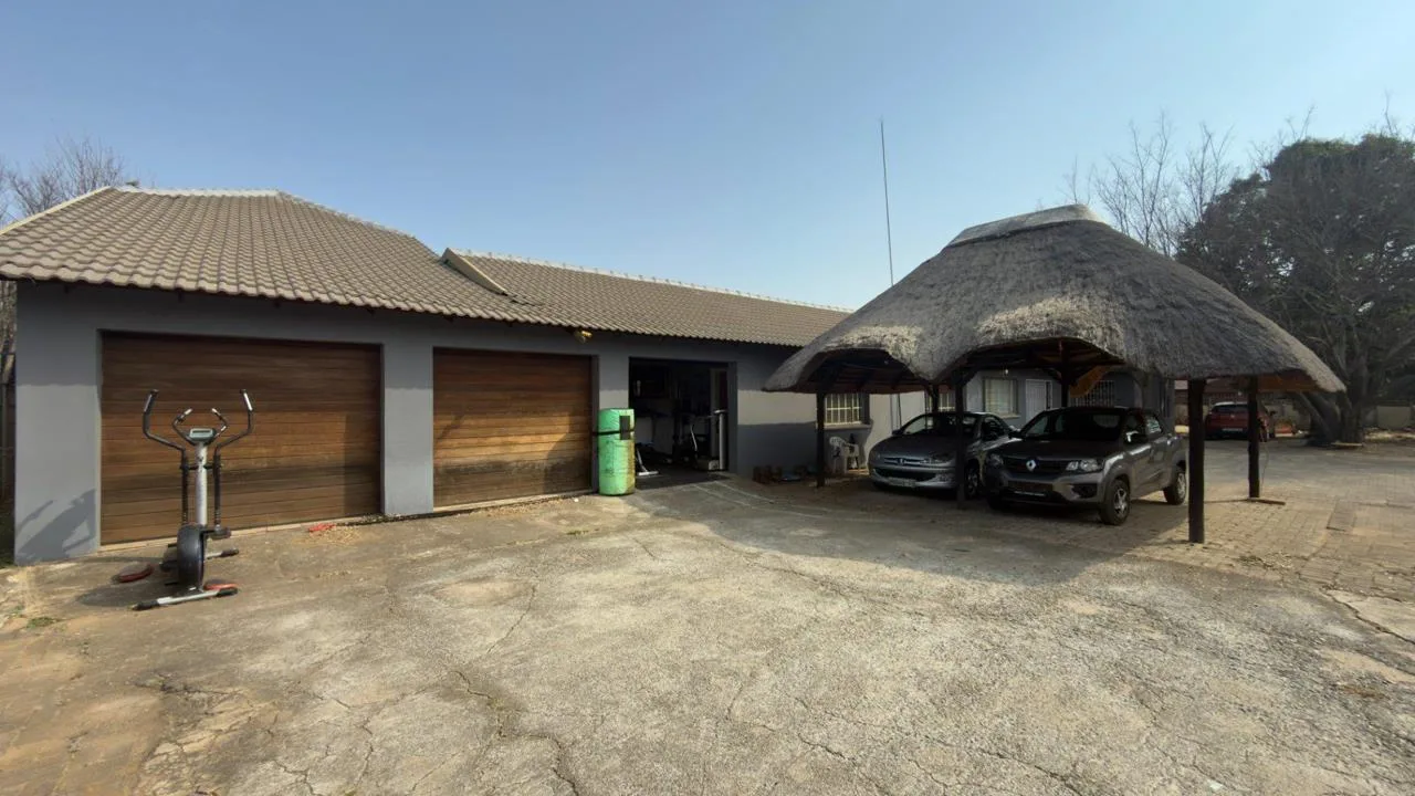 4 Bedroom House for sale in La Hoff
