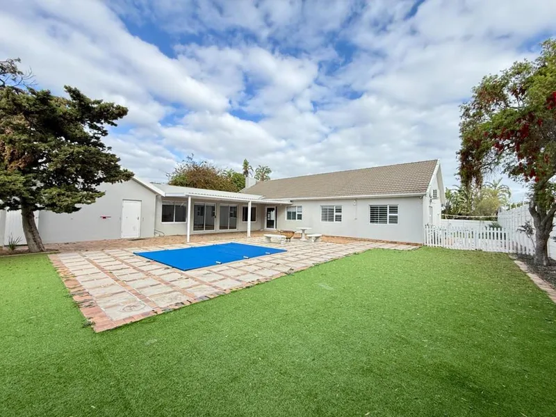 4 Bedroom House to rent in Table View
