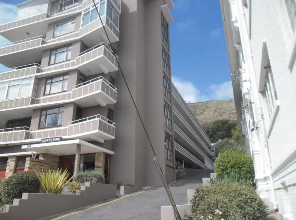 0.5 Bedroom Apartment / flat to rent in Sea Point