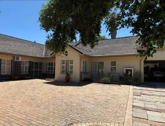 5 Bedroom House for sale in Vryburg
