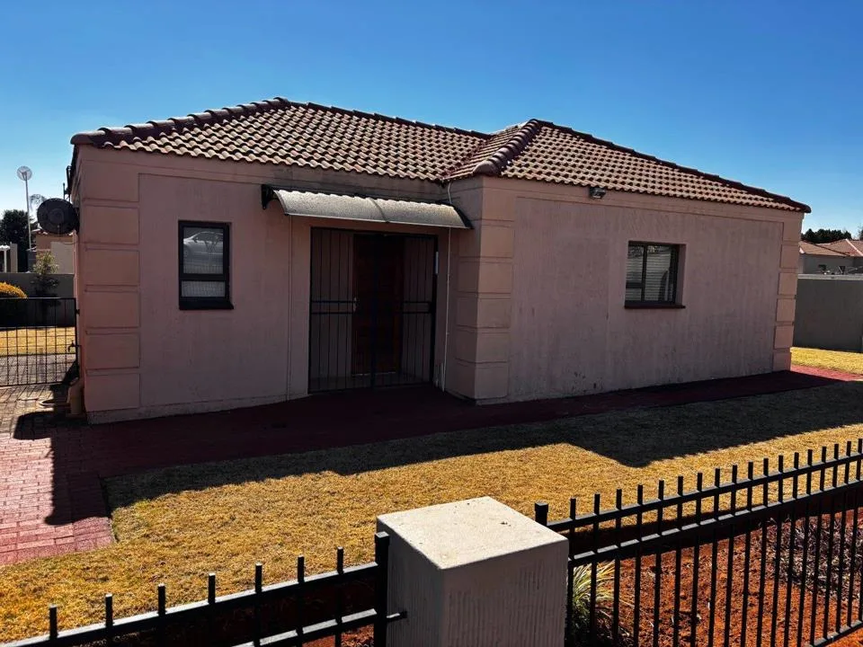 2 Bedroom Townhouse for sale in Flamwood