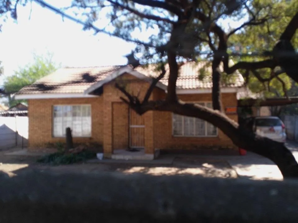 2 Bedroom House for sale in Oos Einde
