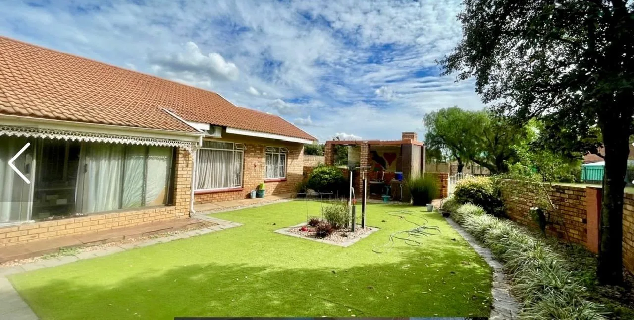 2 Bedroom Townhouse for sale in Stilfontein