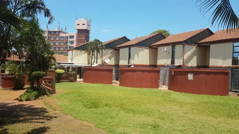 3 Bedroom Townhouse to rent in Montclair