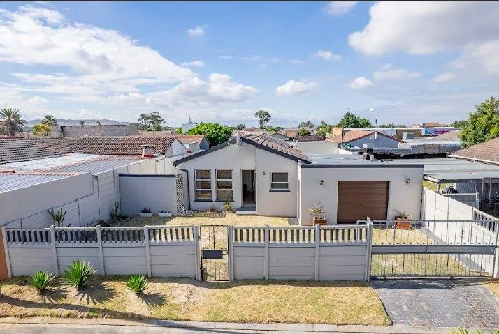 2 Bedroom House to rent in Devon Park Village