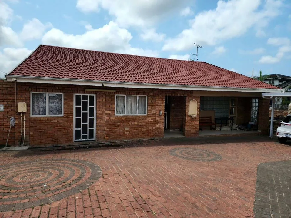 3 Bedroom Apartment / flat to rent in Clare Estate