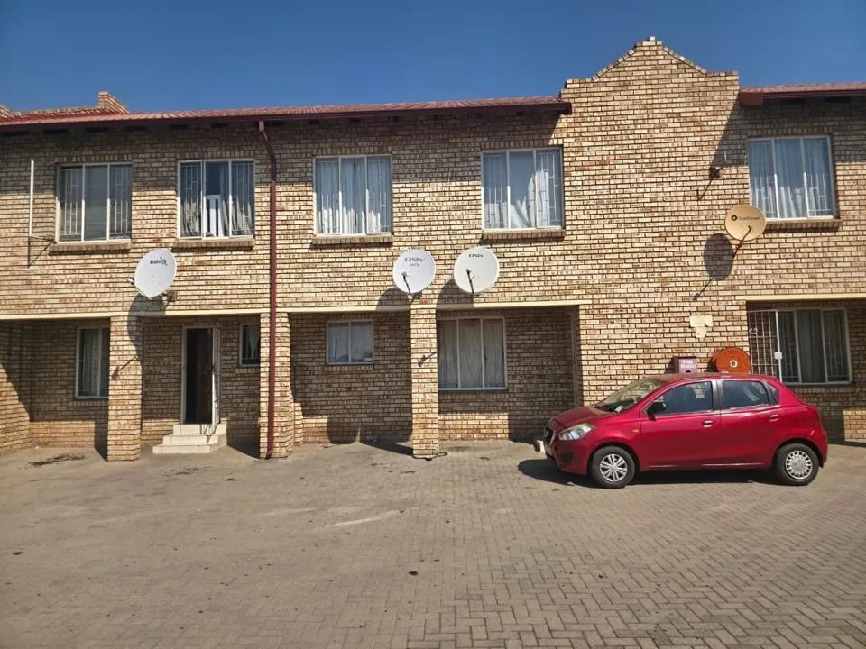 3 Bedroom Townhouse for sale in Rustenburg Central