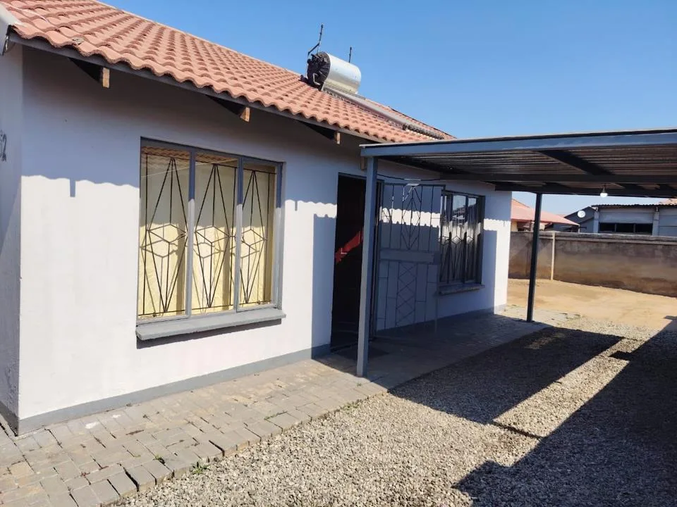 2 Bedroom House for sale in Boitekong