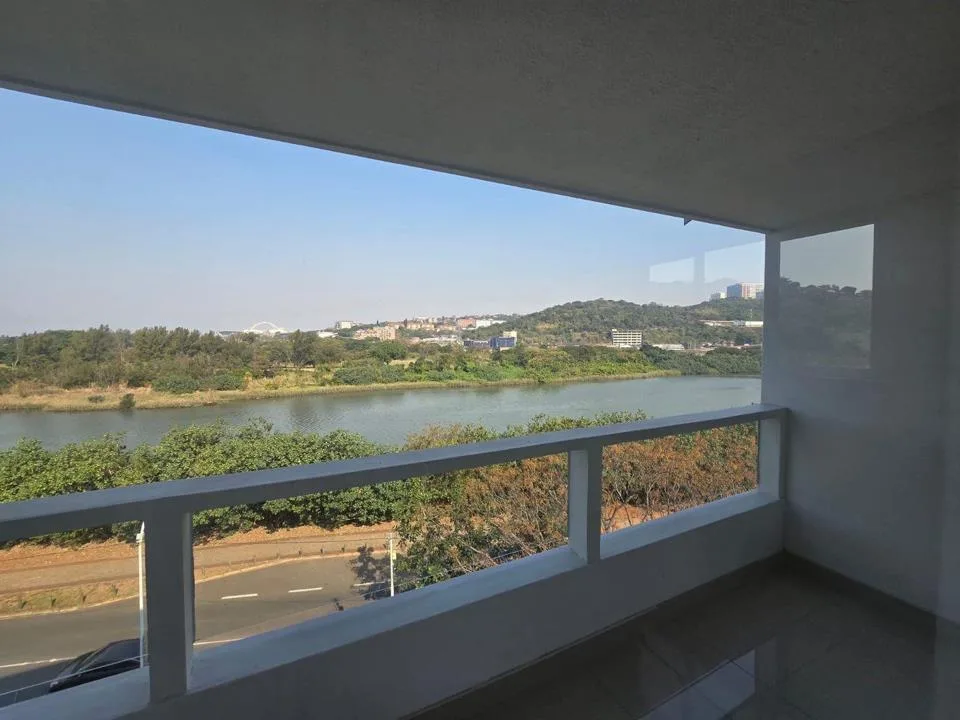 3 Bedroom Apartment / flat to rent in Riverside
