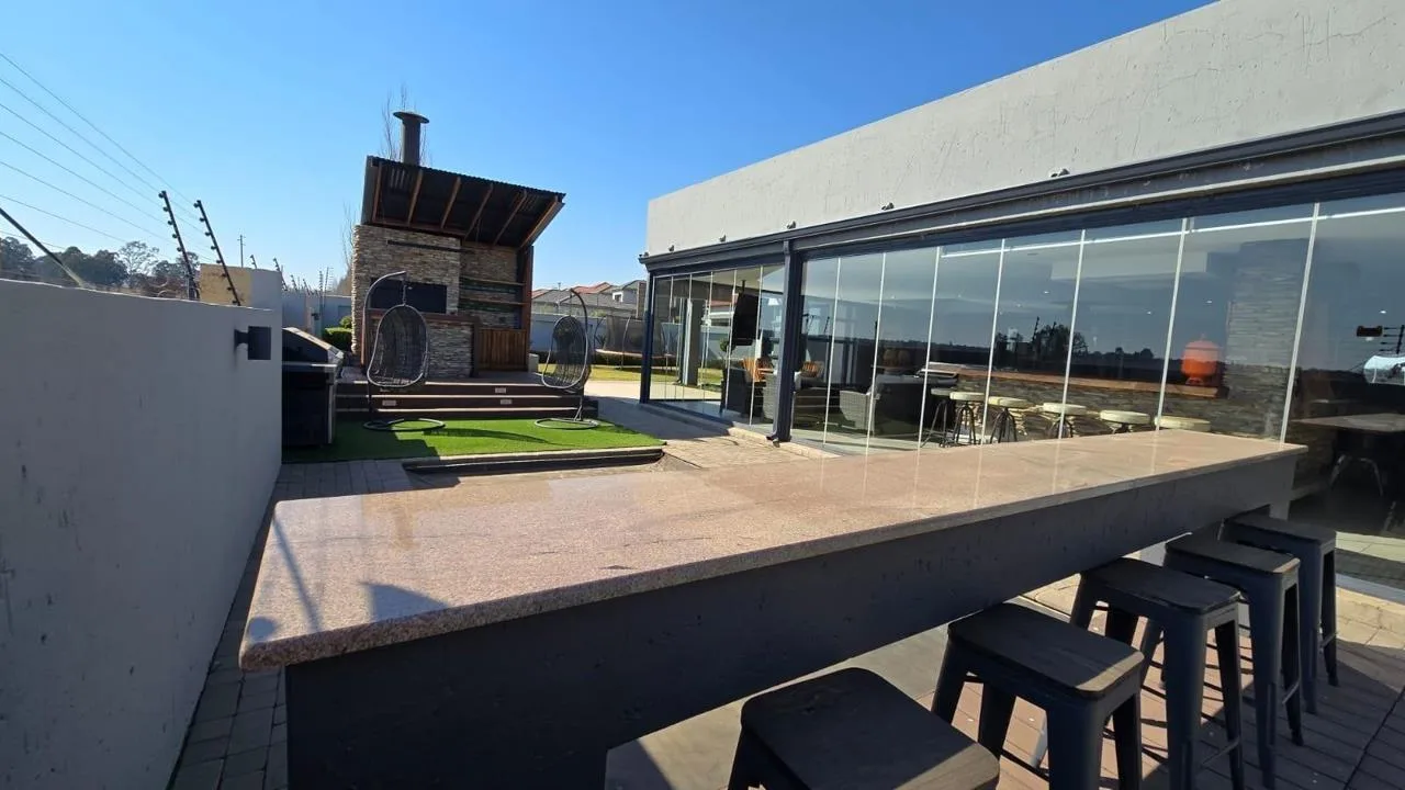 4 Bedroom House for sale in Tuscany Ridge