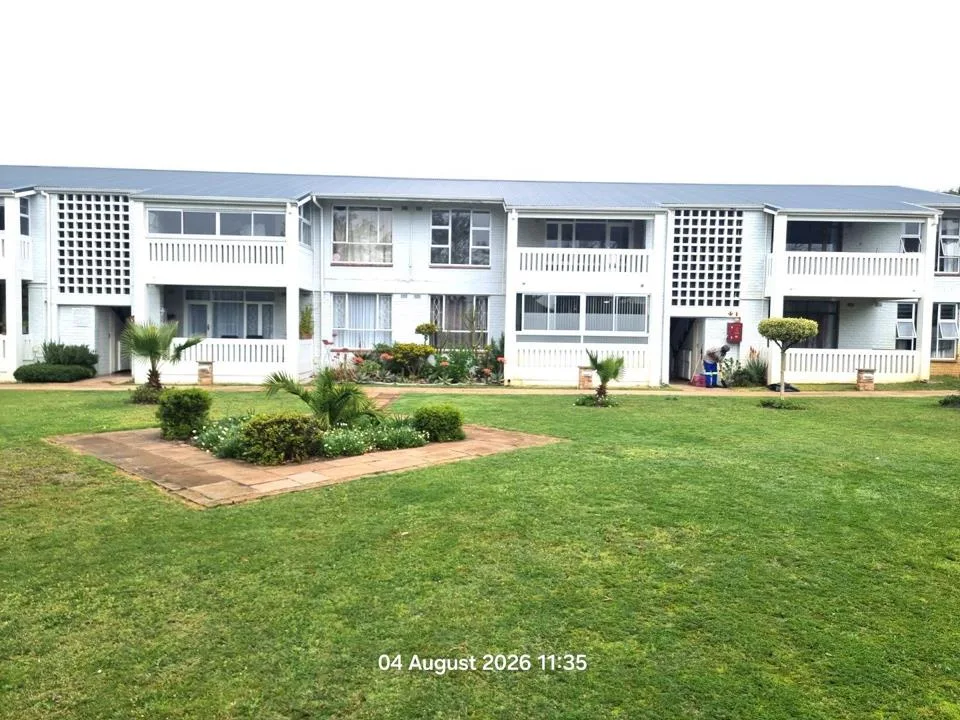 2 Bedroom Apartment / flat to rent in Bergvliet