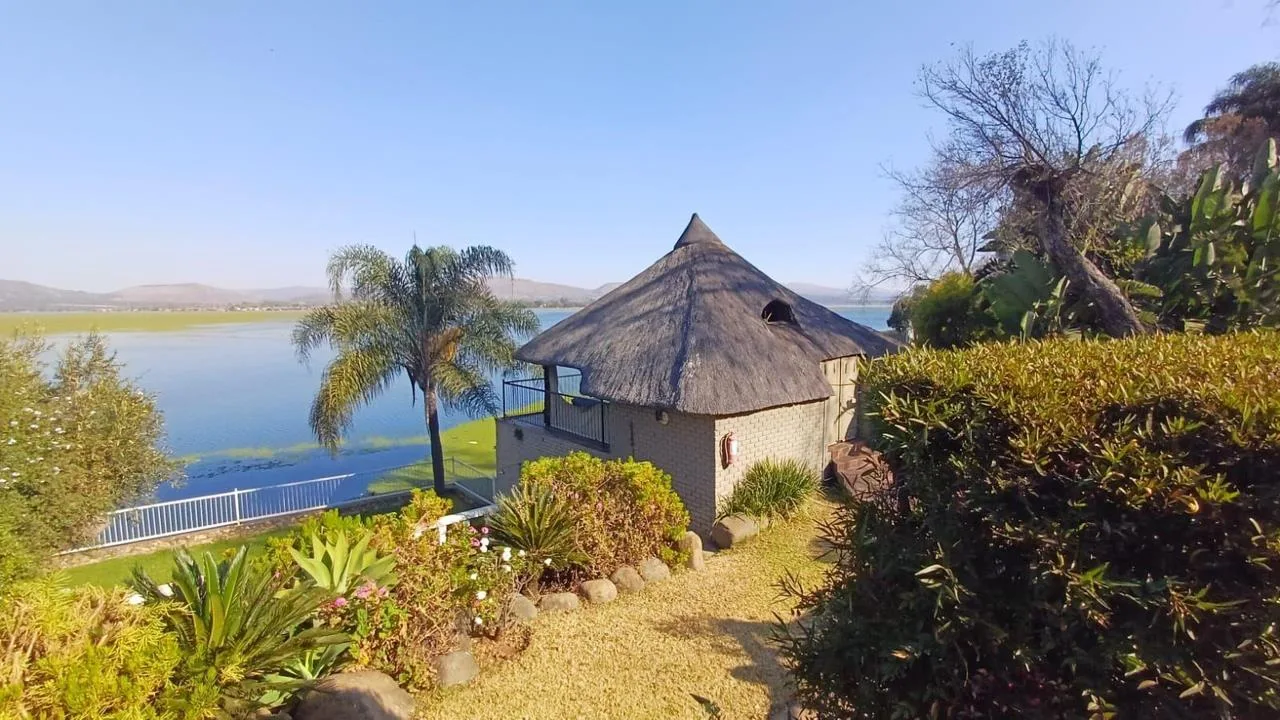 6 Bedroom House for sale in Kosmos