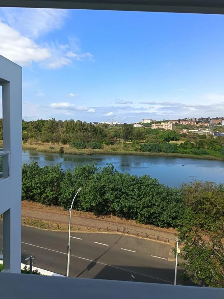 3 Bedroom Apartment / flat to rent in Riverside