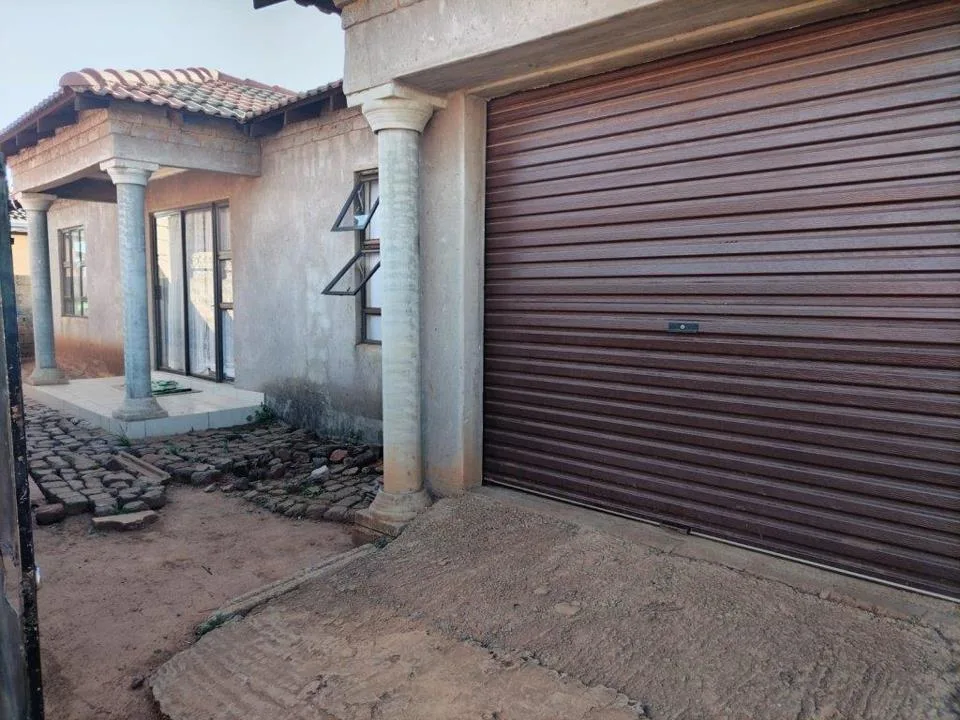 4 Bedroom House for sale in Orange Farm