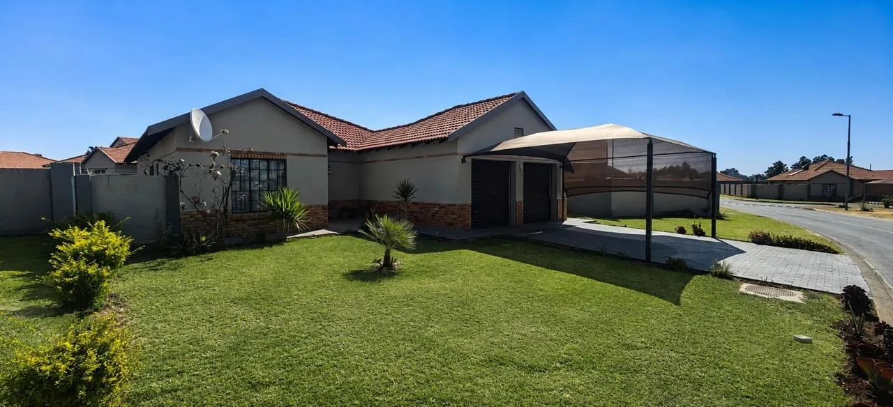 3 Bedroom House for sale in Waterkloof East