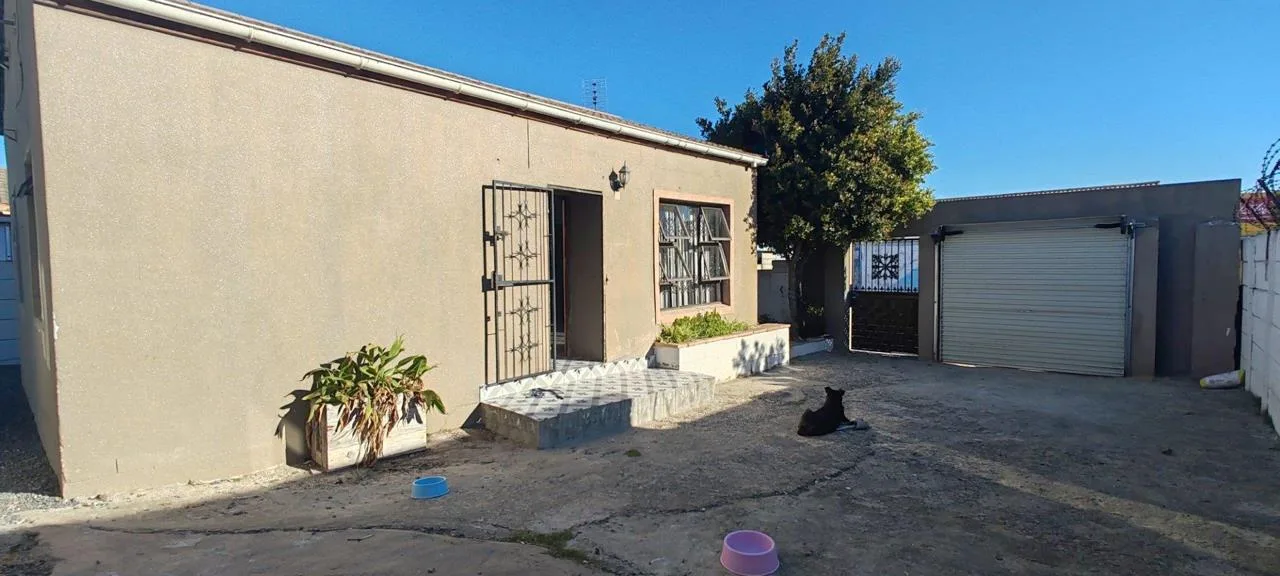 2 Bedroom House to rent in Heather Park