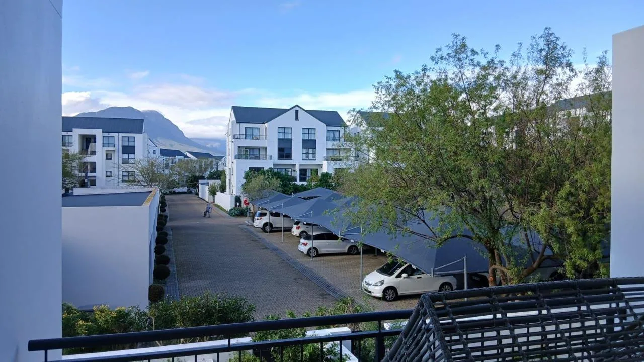 3 Bedroom Apartment / flat to rent in De Velde