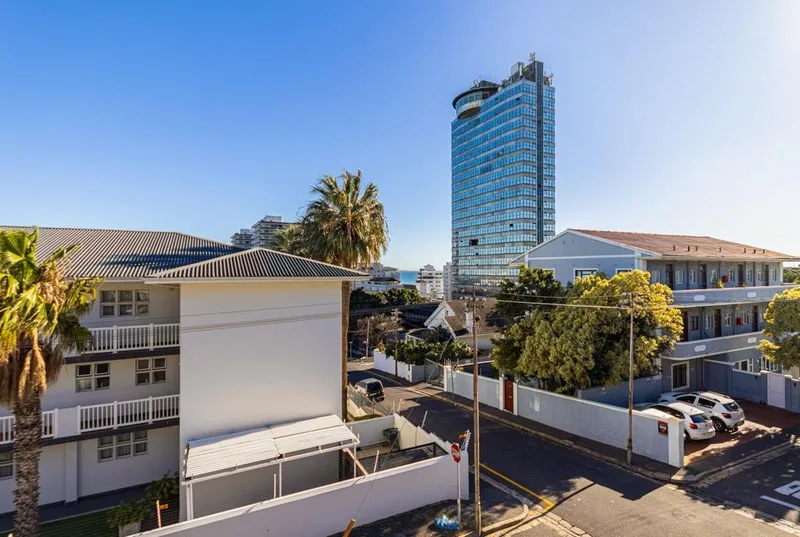 2 Bedroom Apartment / flat to rent in Sea Point