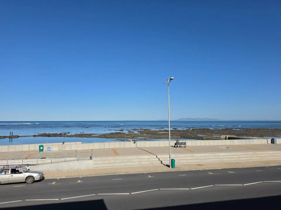 1 Bedroom Apartment / flat to rent in Strand Central