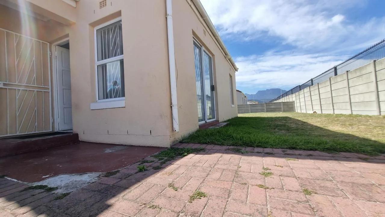 2 Bedroom House to rent in Broadlands Village