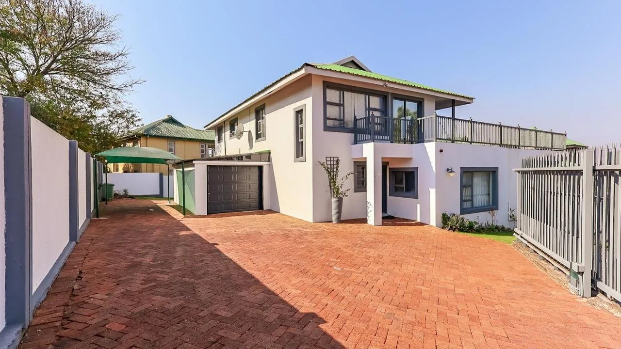 4 Bedroom House for sale in Caribbean Beach