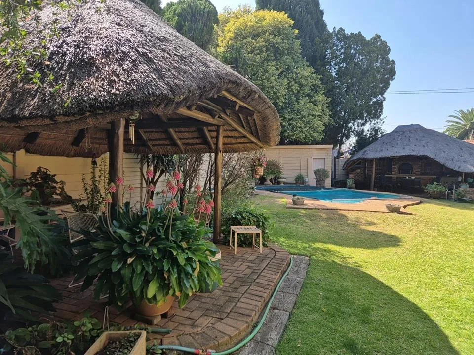 4 Bedroom House for sale in Kannoniers Park