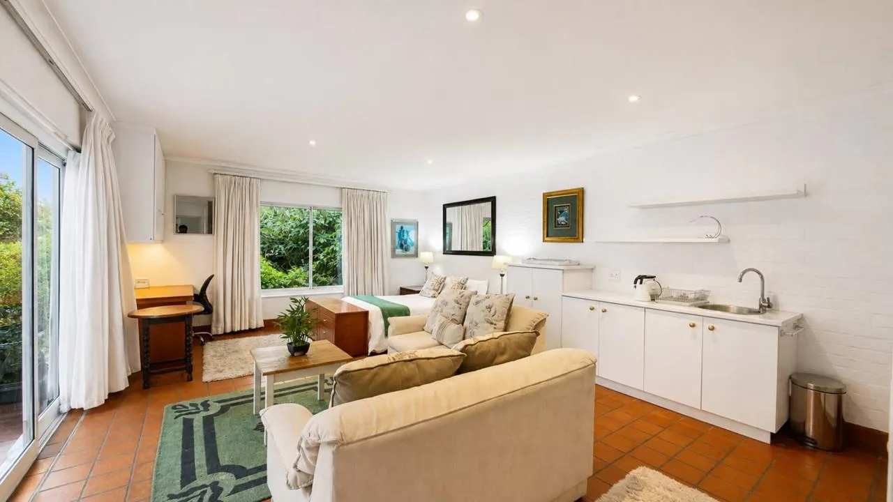 0.5 Bedroom Apartment / flat to rent in Claremont