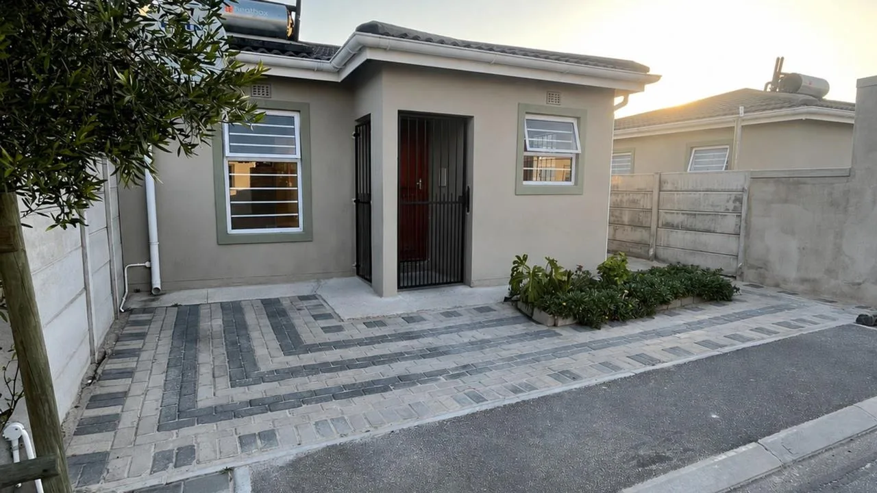 2 Bedroom House to rent in Devon Park