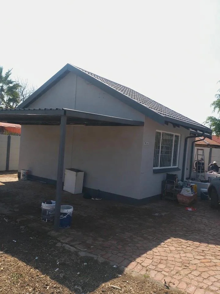 2 Bedroom House for sale in Oos Einde