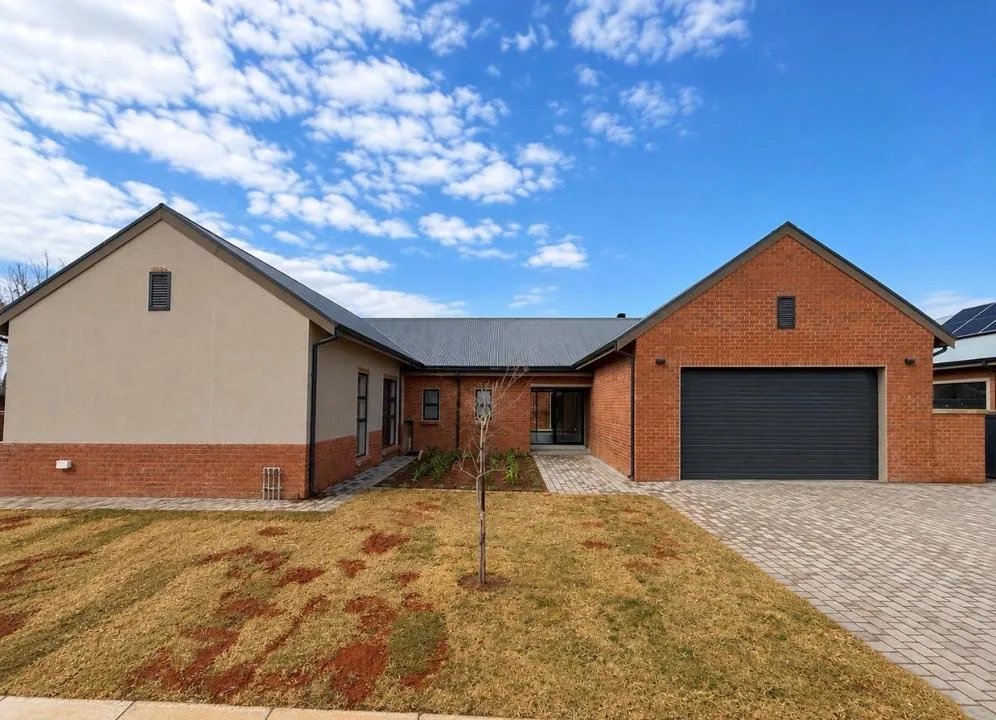 3 Bedroom House for sale in Van Der Hoff Park