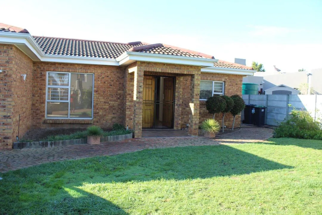 3 Bedroom House to rent in The Crest